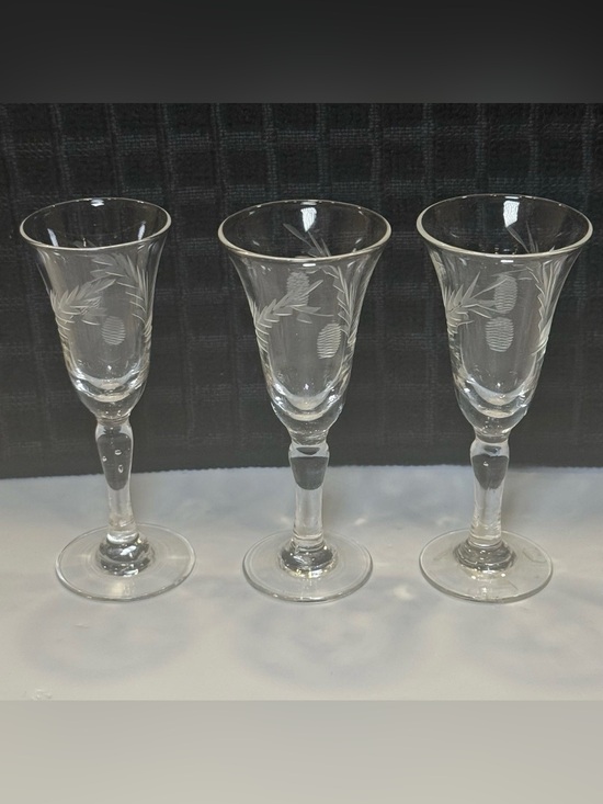Source Unknown Other - Vintage Etched Sherry Liqueur Sippers Glasses
Lot Of 3- Cut Pine Thistle Laurels